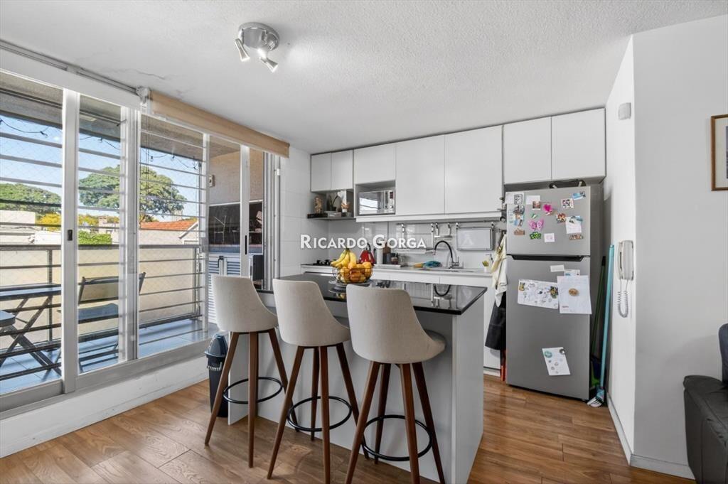 Hermoso Apartamento de 3 dormitorios, 2 baños y 2 cocher...