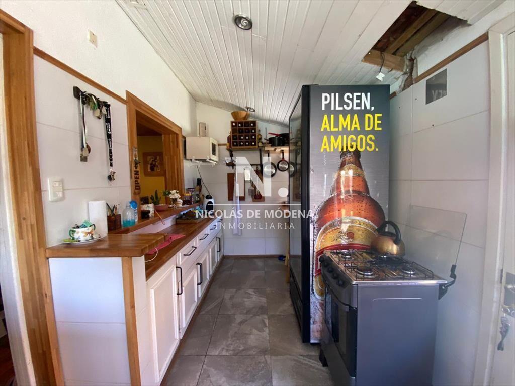 Excelente casa de dos plantas con piscina!