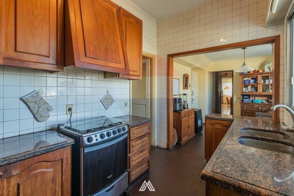 VENTA APARTAMENTO, 5 DORMITORIOS SOBRE BULEVAR
