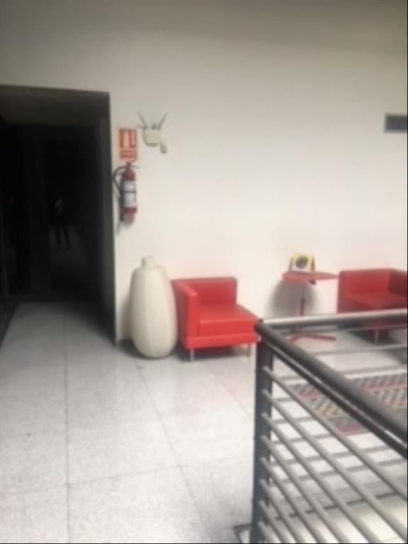 Venta Ciudad Vieja Oficina en Barreiro Ramos con 2 garajes