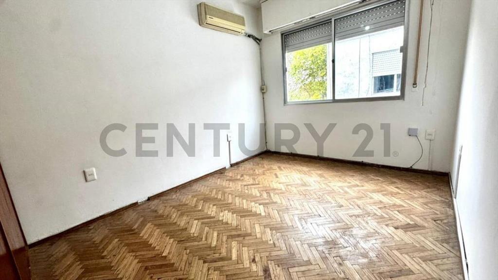 VENTA APARTAMENTO TRES CRUCES,1 DORMITORIO, 3er PISO ESCA...