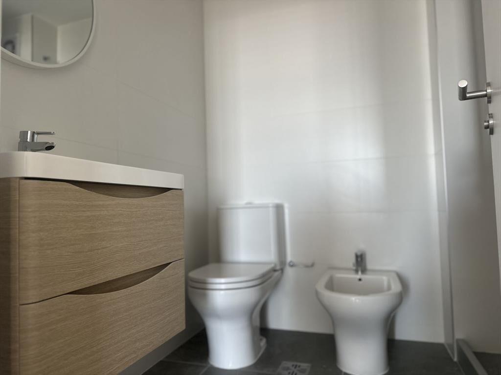 Venta con renta 2 dormitorios con garaje en Malvín - Estr...