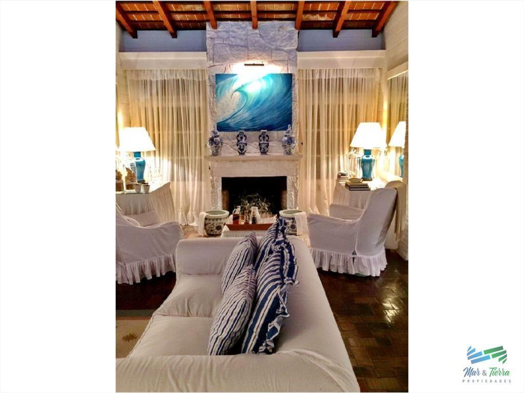 Casa en venta. A seis cuadras del mar. Cuenta