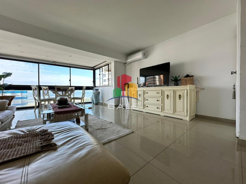 Apto en venta, Punta del este, playa brava.