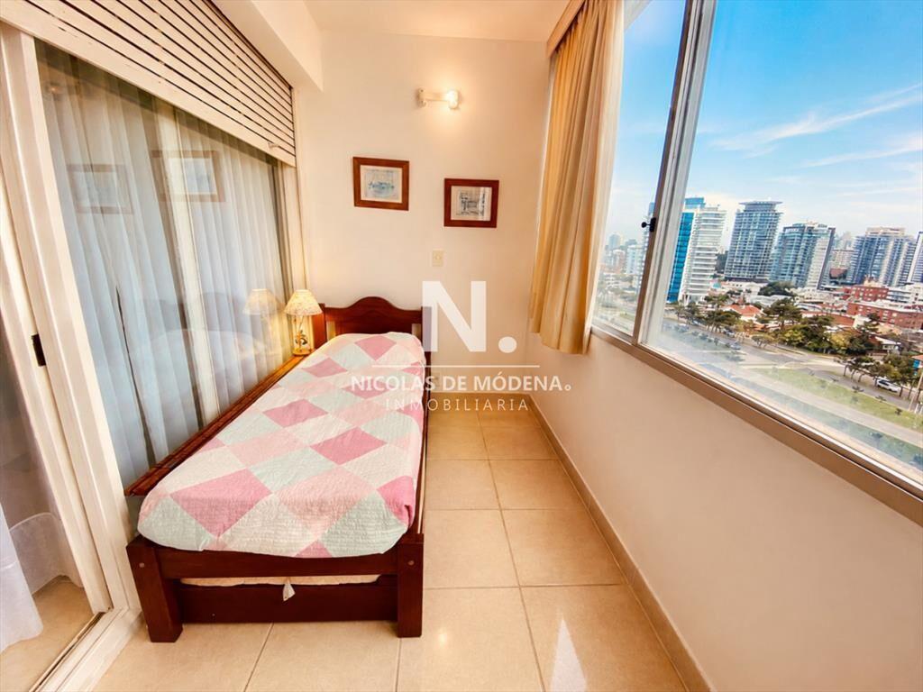 Apartamento de 1 dormitorio frente al mar , todo