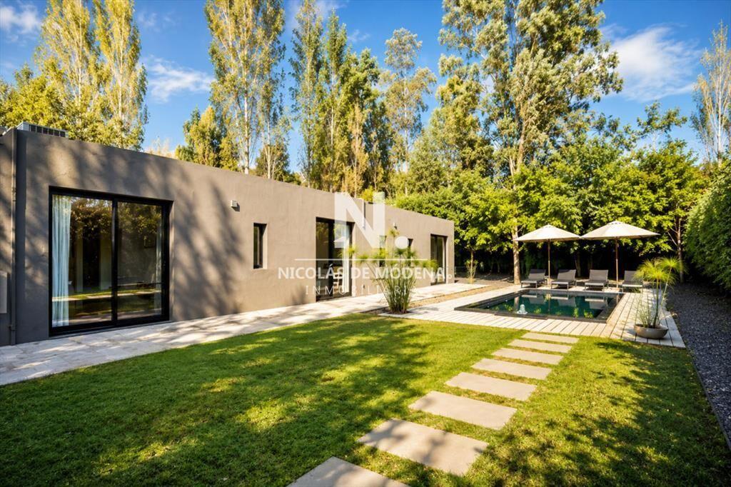 Excelente Casa Minimalista en Barrio Privado, La Arbolada -