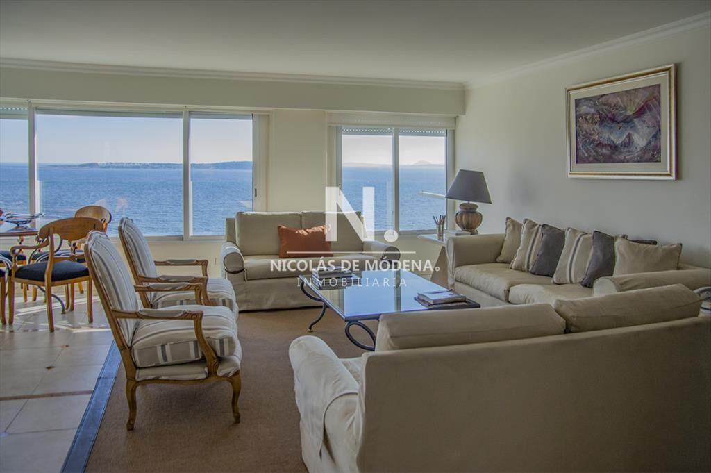 Torre frente al mar, departamento en venta, 3 suites. Punta