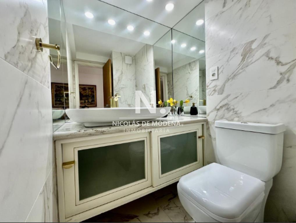 Vende apartamento de 3 dormitorios, con vista al
