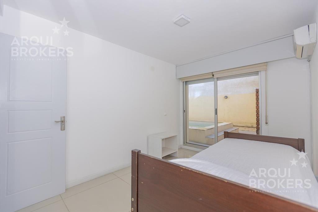 Apartamento de 3 dormitorios en venta en Rambla de Malvín c