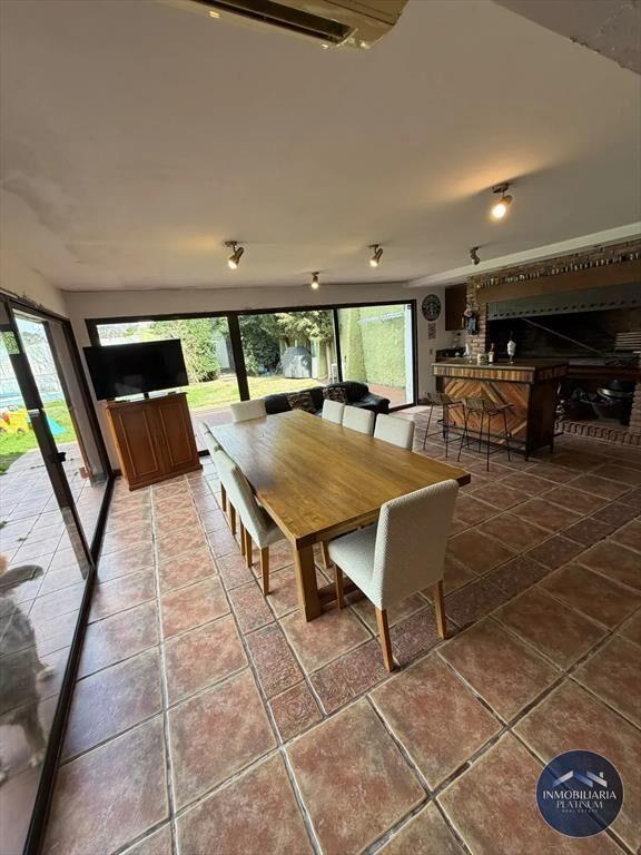 Casa en venta 4 dormitorios c/cochera, Carrasco
