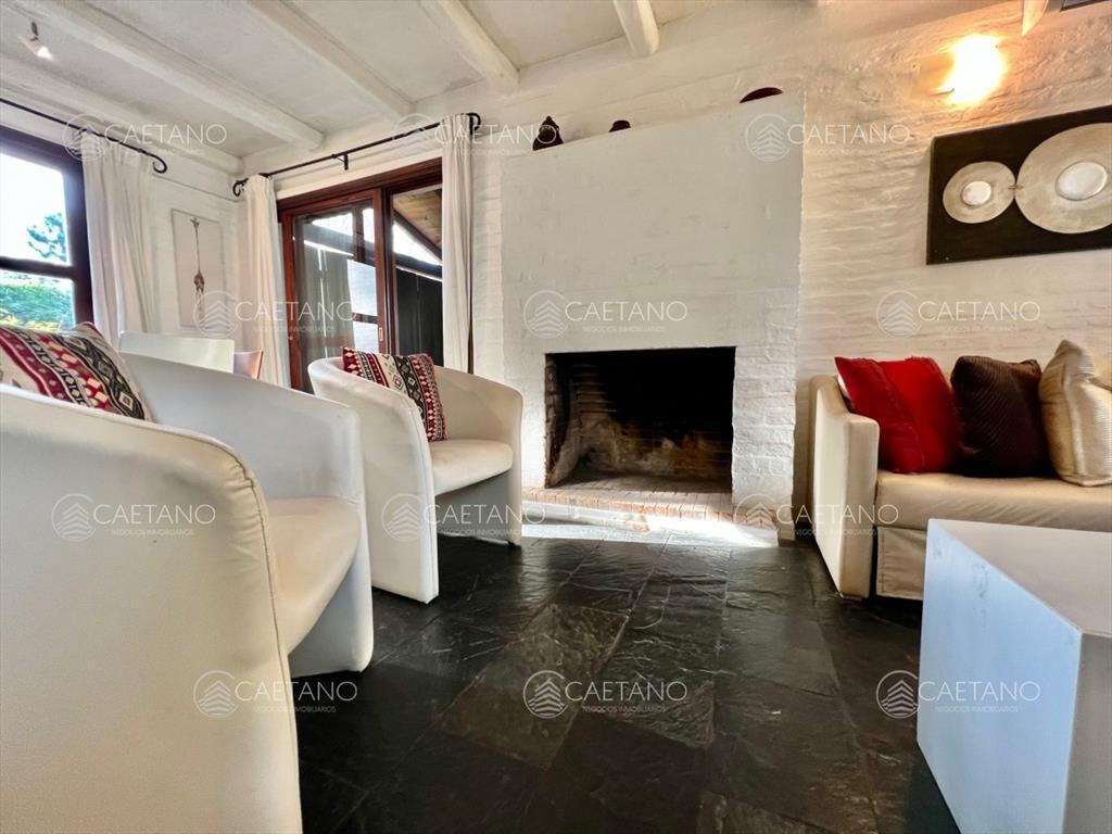 CASA EN VENTA 2 DORMITORIOS BARRIO PRIVADO PARQUE
