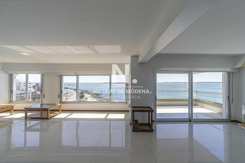 Hermoso Departamento en venta frente al mar.