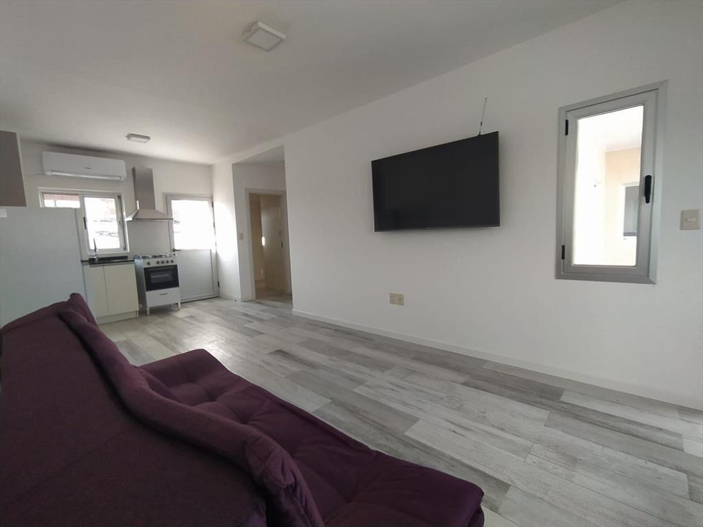 Casa en venta 2 dormitorios y garaje y 4 Apartamentos to...