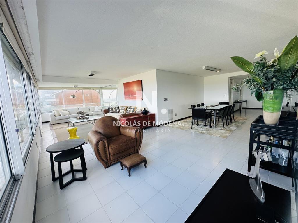 Alquiler y venta de apartamento 3 dorm. mas dep. playa brav