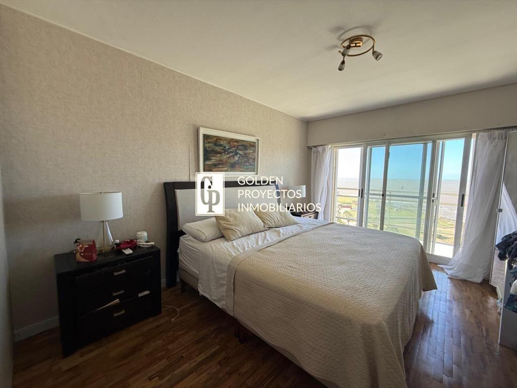 Penthouse en venta de dos dormitorios en Rambla