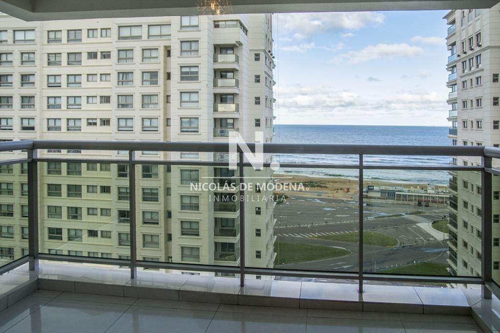 Venta Apartamento 3 dormitorios en torre de zona