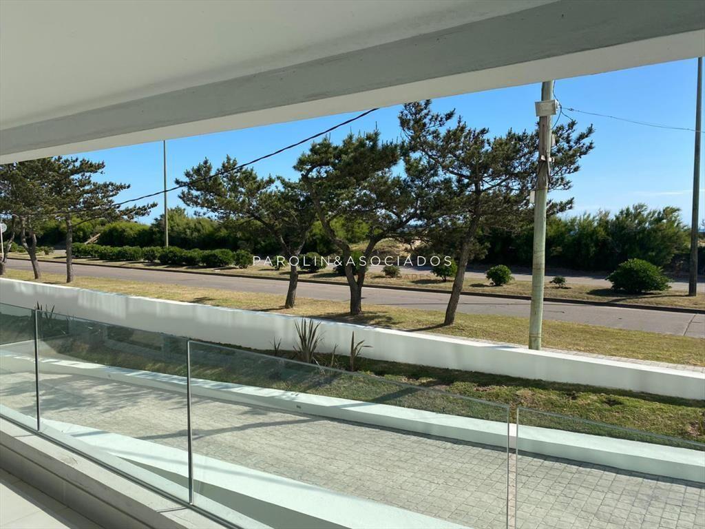 Apartamento en venta frente la mar en Punta del