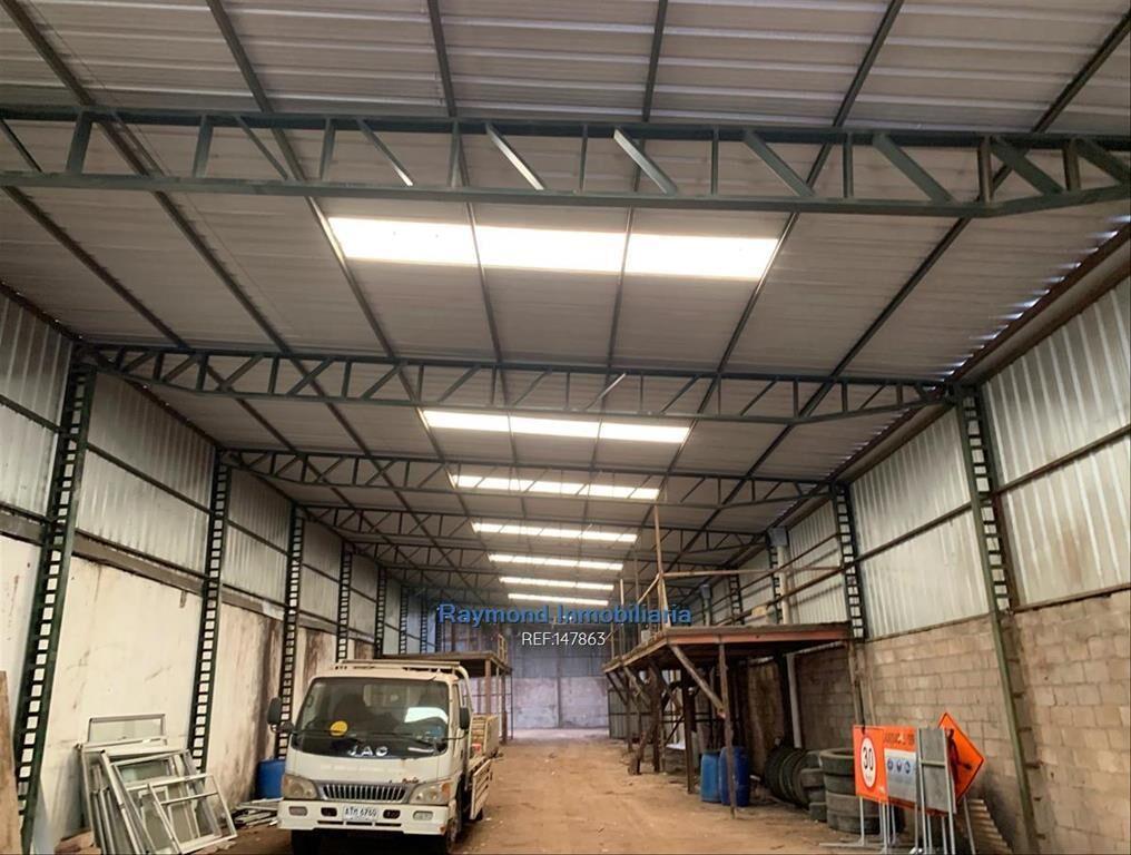 Local de 1500m2 en Bazzano a metros de Gral Flores