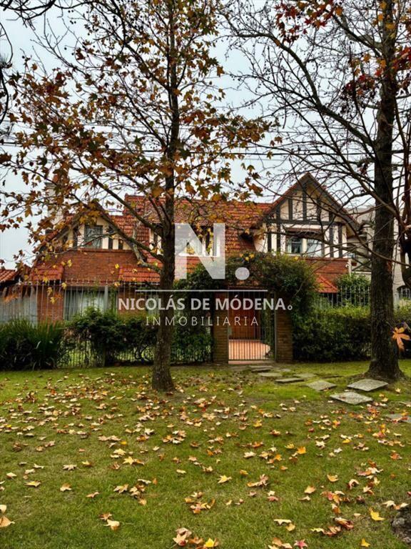 Se Vende Casa con JardÃn y Piscina en Carrasco 4