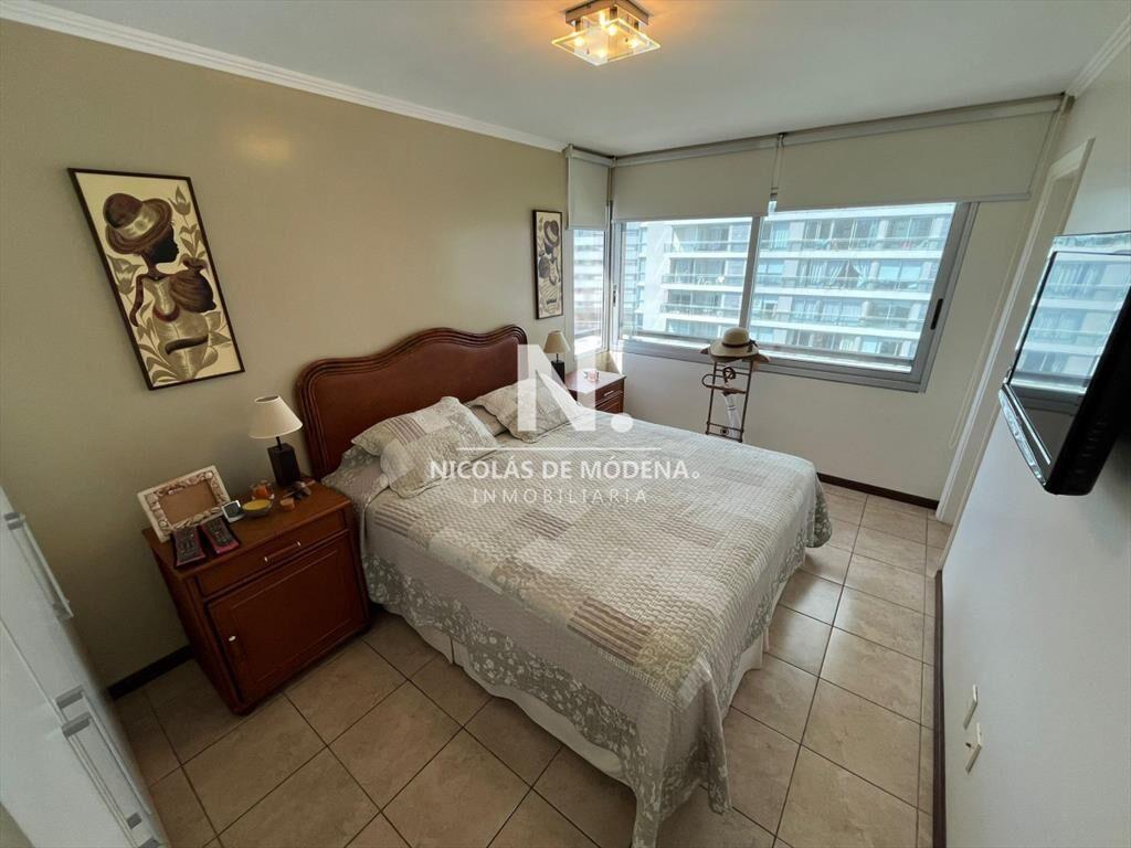 En venta apartamento de 3 dormitorios en Punta