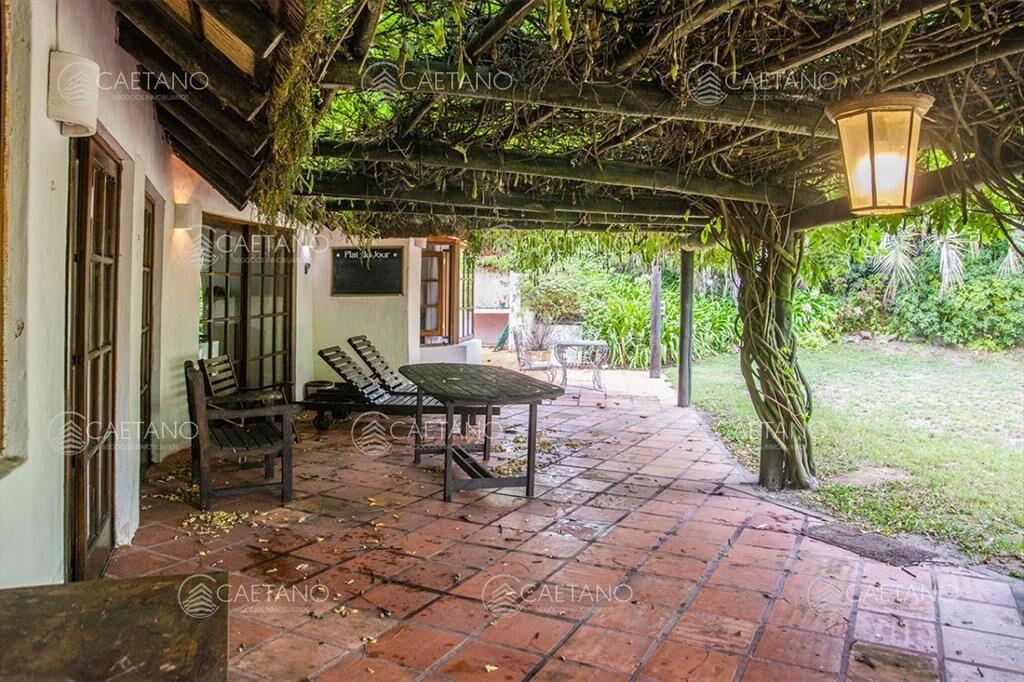 En venta casa de 1 dormitorio con dependencia en Cantegril