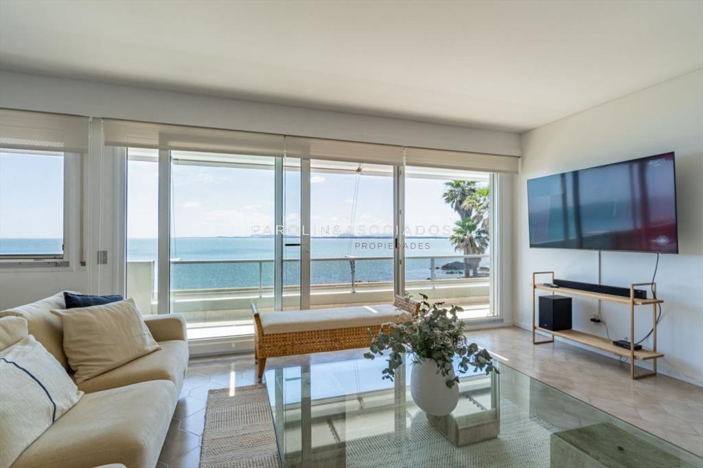Apartamento en venta de 3 dormitorios en edificio