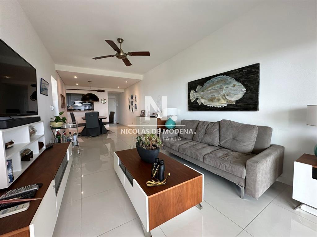 Vende departamento en Azure tower, playa mansa de