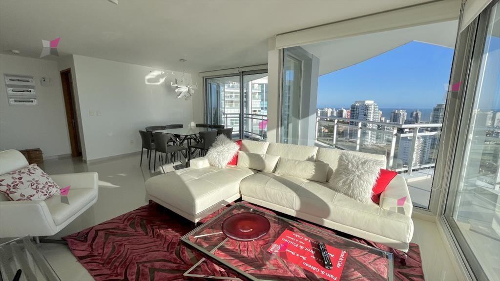 VENTA DE APARTAMENTO DE 3 DORMITORIOS Y SERVICIO