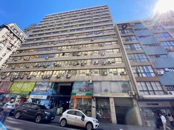 Venta de Galería con locales comerciales, oficinas y 20 gara