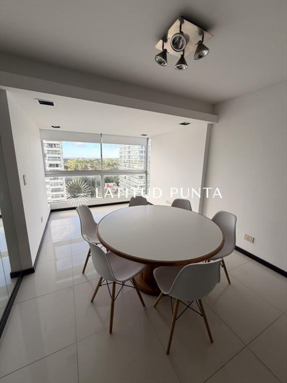 Piso alto en Roosevelt, 3 dormitorios