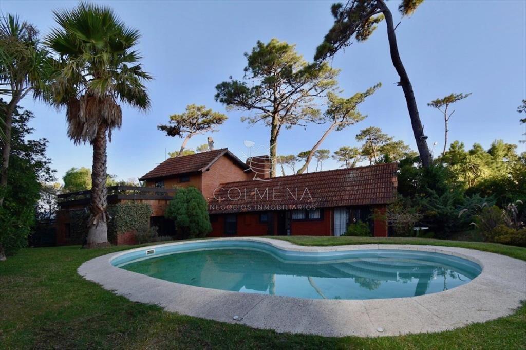 Casa en Playa Mansa de Cuatro Dormitorios en Alquiler Punta