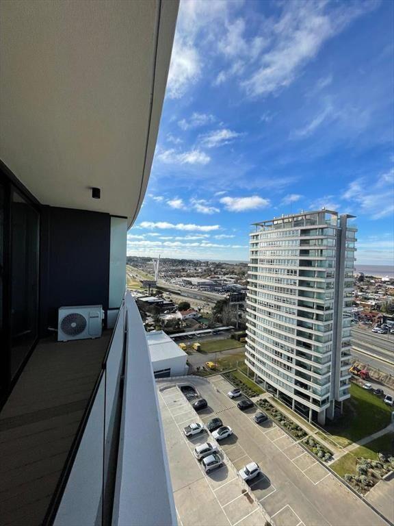 Apartamento en venta,3 dormitorios,2 baños, amplio balcón c