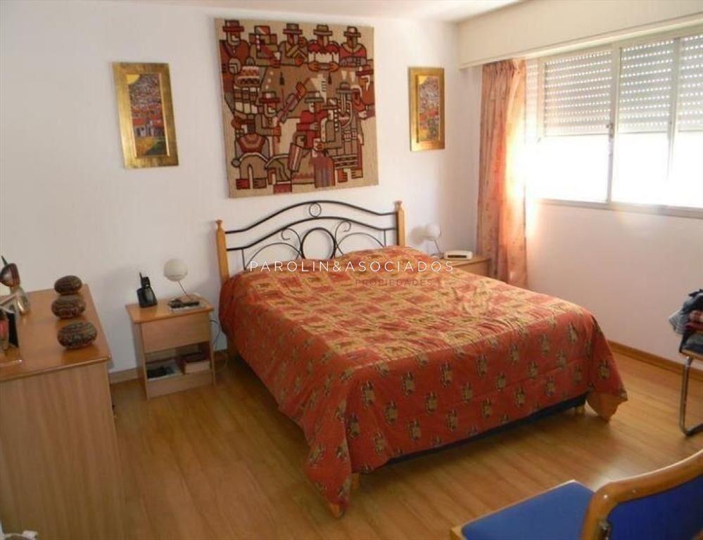 Apartamento en venta de 4 dormitorios en Punta