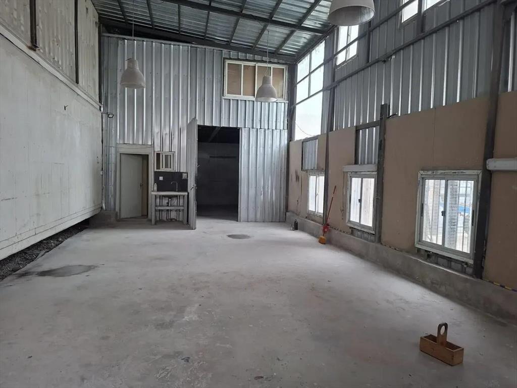 Alquiler amplio local comercial en Paso Carrasco