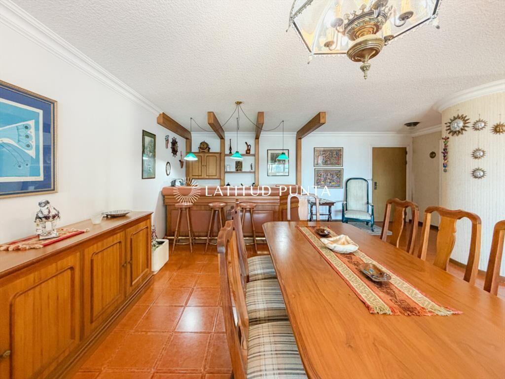 Piso alto en Brava, 3 suites más dependencia