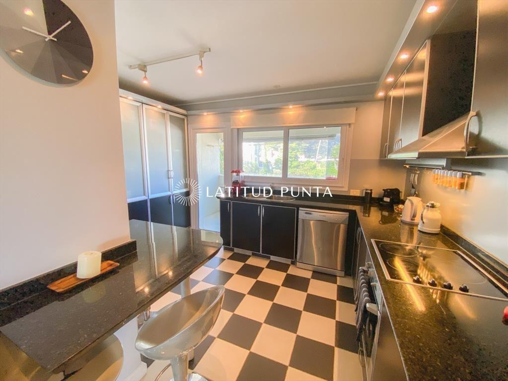 Apartamento en Mansa, 4 dormitorios, estufa a y