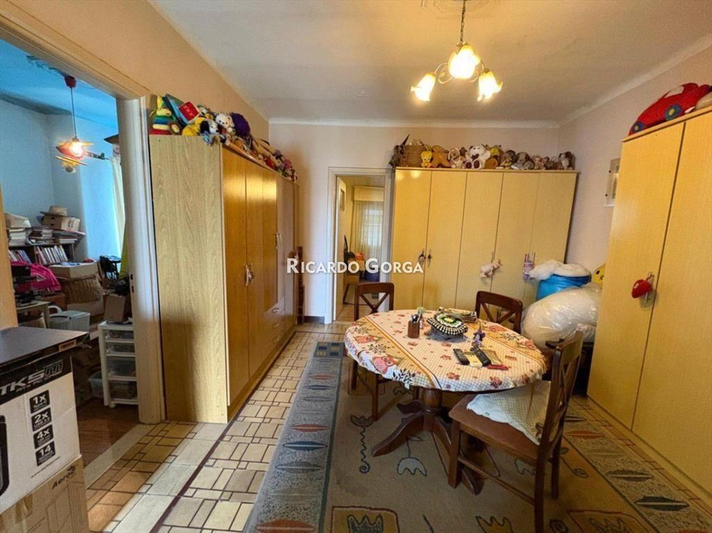 Casa de dos plantas en Venta de 5 Dormitorios, Fondo Bbc...