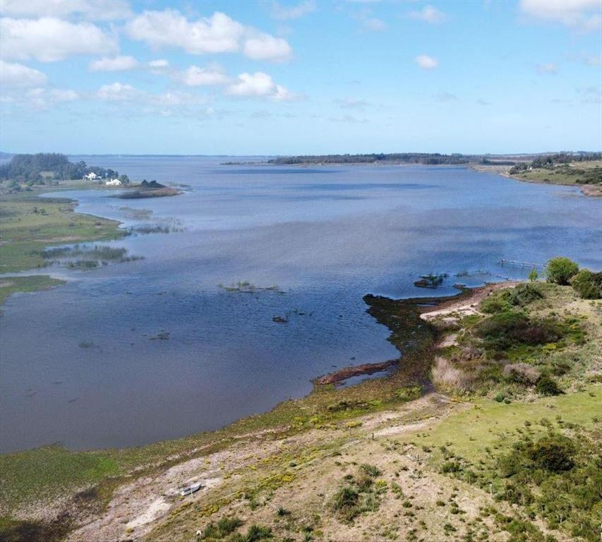 Venta Campo 17 ha sobre la Laguna del Sauce Punta del Este