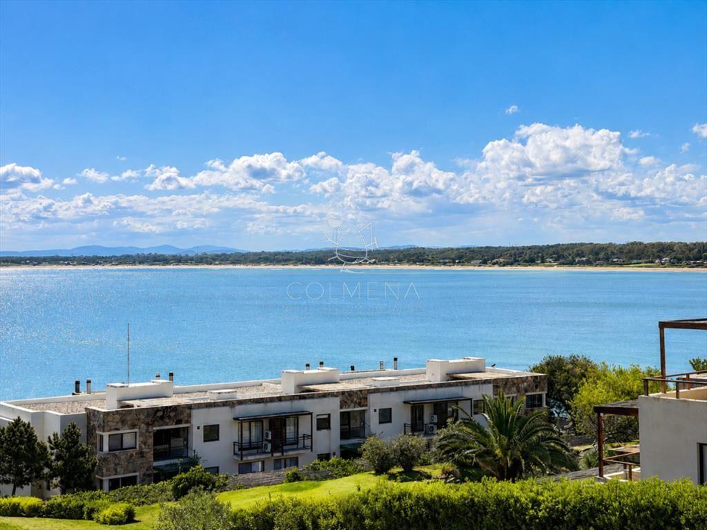 Apartamento de 2 Dormitorios con Vista al Mar y Parrillero
