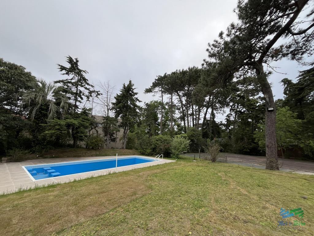 En venta casa 5 dormitorios y piscina, Cantegril,