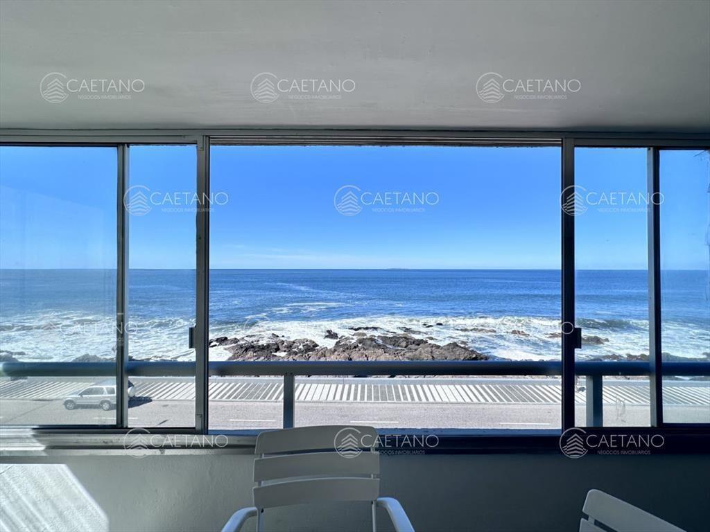 En venta y alquiler, apartamento en primera