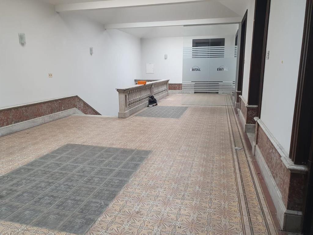 Edificio entero en Piedras esq Misiones