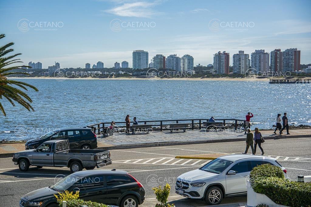 Departamento de 4 dormitorios en venta, con vista