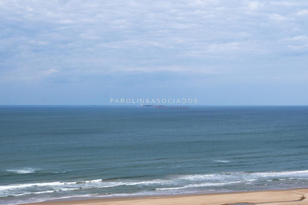 Apartamento en Venta de 3 dormitorios Frente al ,