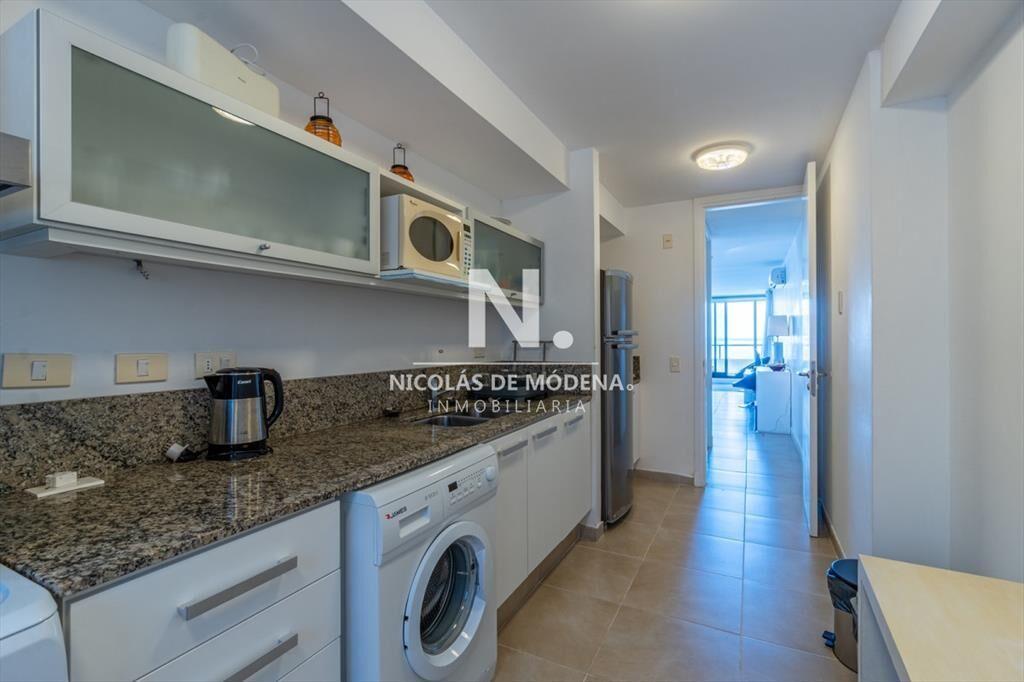 Vende departamento de 2 dormitorios en suites, en