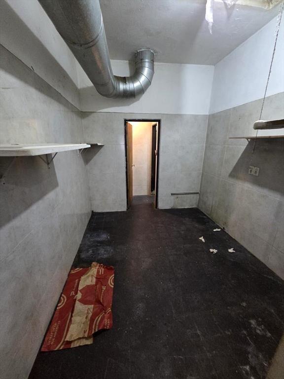 Ituzaingo y peatonal Sarandi, 60 m2 , 4 mts de frente , apt