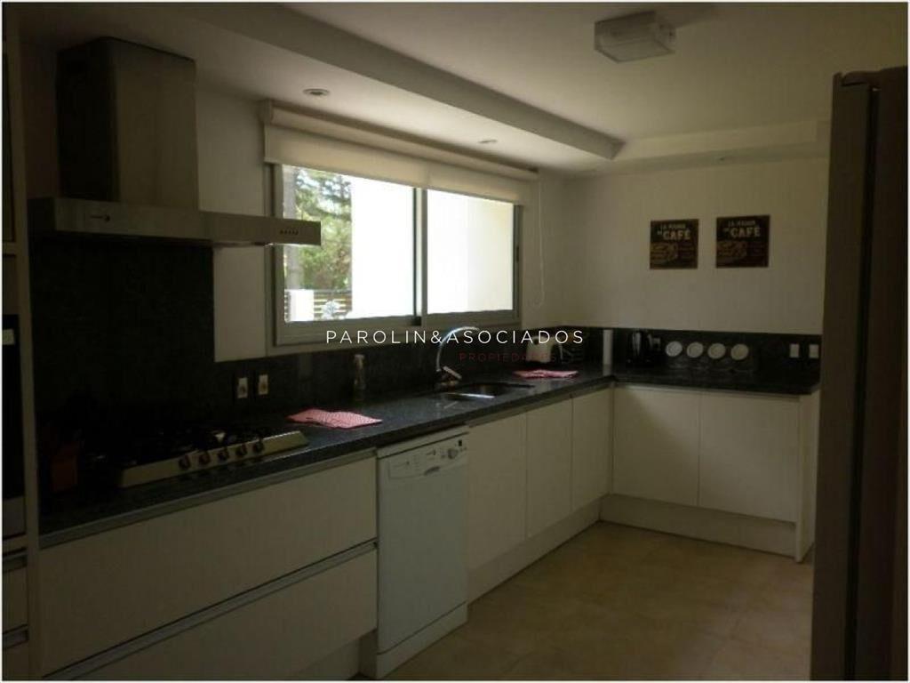 Casa e venta de 4 dormitorios en San Rafael, del