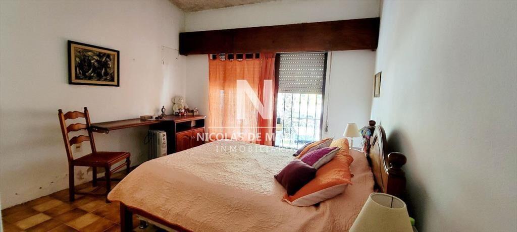 Hermosa casa de 2 niveles, con amplios espacios.