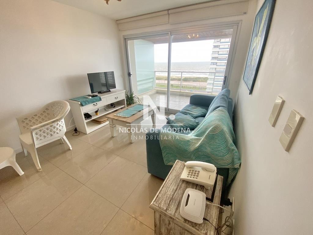 Vende apartamento de 2 dormitorios, con vista al