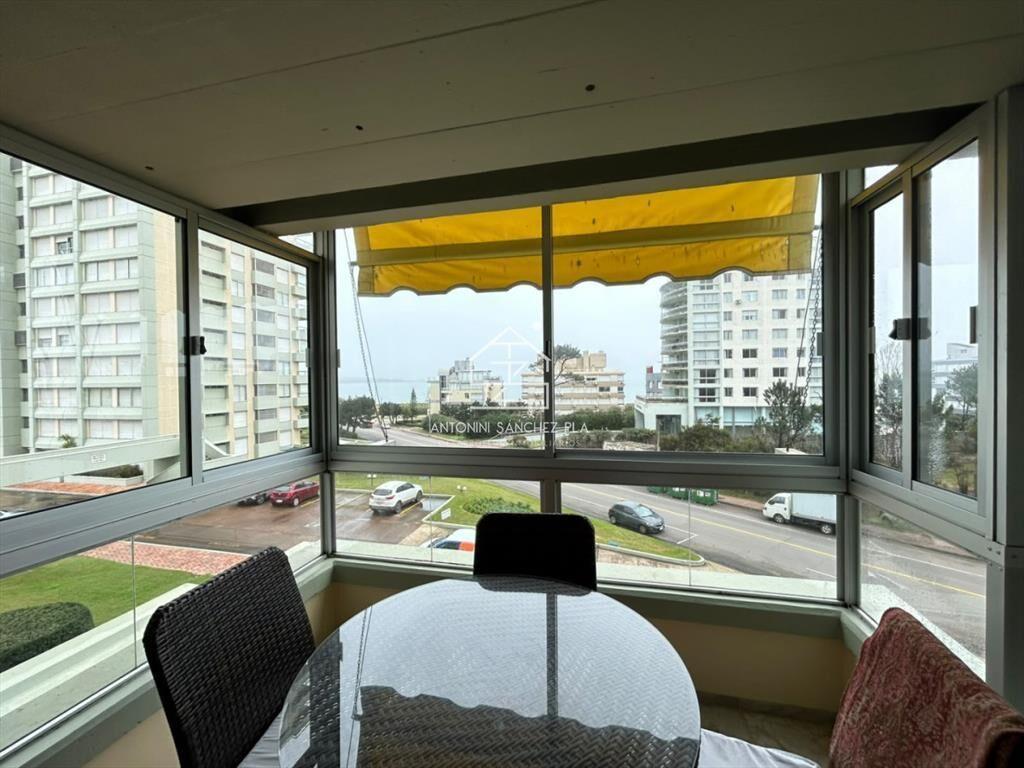 Alquiler apartamento tres dormitorios Punta del este Playa